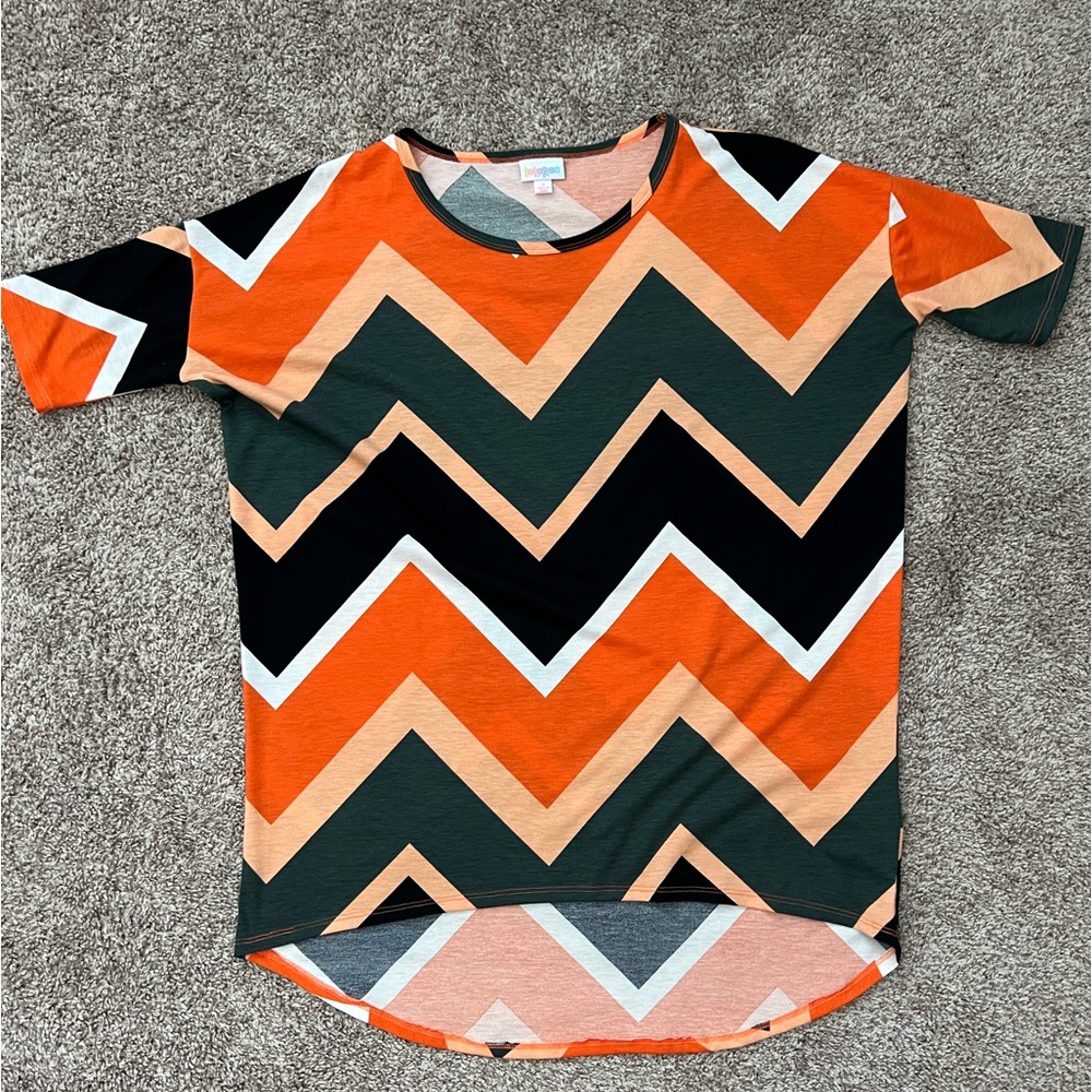 Small LuLaRoe Irma Chevron Tunic Top
